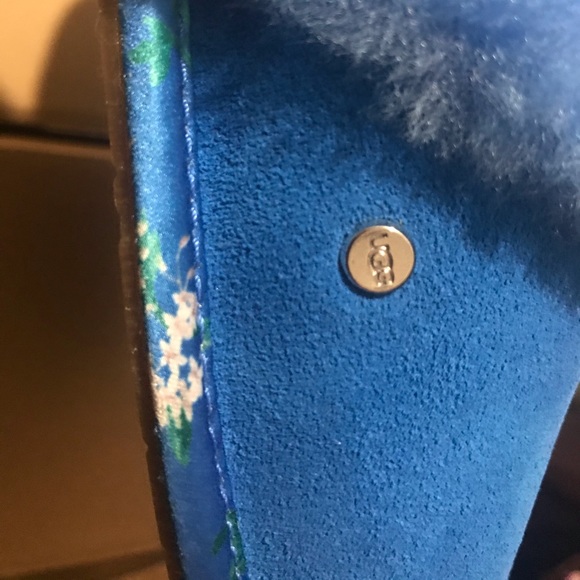 UGG slippers sz 6 - Picture 4 of 6